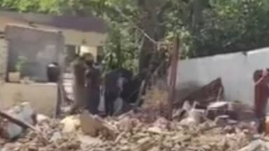 खंडवा नगर: खंडवा में रेलवे बनाम जनता: अतिक्रमण हटाने पहुंचे अधिकारी, विरोध और हंगामे के बीच चला बुलडोजर