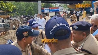 मूर्ति को लेकर बवाल– उत्तराखंड के शहीदों की मूर्ति या फिर कुछ नहीं,स्वाभिमान मोर्चा-यूकेडी के कार्यकर्ता गुस्साए जमकर लग...