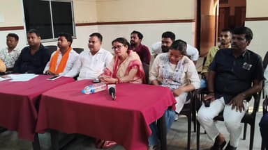 गोविंदपुर: बलियापुर पूर्वी मंडल के युवा मोर्चा महामंत्री की गिरफ्तारी पर बवाल, ज़िला अध्यक्ष ने गोबिंदपुर में की प्रेस कॉन्फ्रेंस