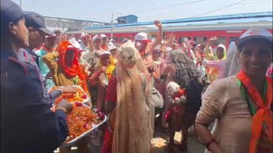 हरियाणा सरकार के मुख्यमंत्री तीर्थ यात्रा योजना के तहत 800 श्रद्धालु अयोध्या धाम पहुंचे, फूल मालाओं से हुआ स्वागत