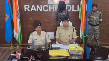 नामकुम: एयरपोर्ट थाना क्षेत्र में रेस्टोरेंट स्टाफ की हत्या के मामले में अपराधी गिरफ्तार