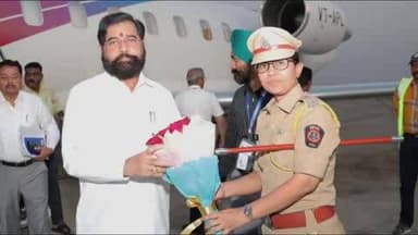 नांदेड: उपमुख्यमंत्री एकनाथ शिंदे यांचे नांदेड विमानतळावर आगमन; मान्यवरांकडून पुस्तक व पुष्पगुच्छ देऊन करण्यात आले स्वागत