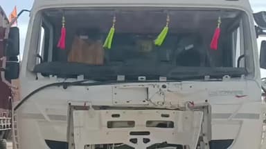 खींवसर: खींवसर पुलिस ने डंपर को किया ज़ब्त, पीछा करने पर चालक ने सड़क पर खाली की बजरी, गिरफ्तार