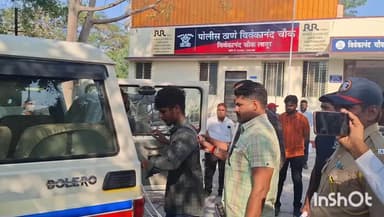 लातूर: लातूरच्या कृपा सदन रोडवर कोयता गँगचा हैदोस! पोलिसांची कडक कारवाई; भर उन्हात आरोपींची घटनास्थळावरून धिंड