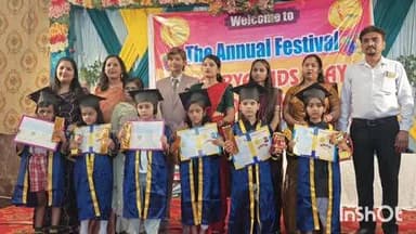 बिंदकी: बिंदकी कस्बे के शौर्य किड्स प्ले स्कूल के वार्षिक उत्सव में बच्चों ने मचाया धमाल, रिजल्ट और पुरस्कार पाकर चेहरे खिले