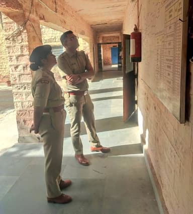 श्री रोशन मीना SP नागौर ने आज प्रथम बार पुलिस थाना खींवसर एवं थाना पांचौड़ी का औचक निरीक्षण कर अपराध संबंधी रिकॉर्ड, पें...