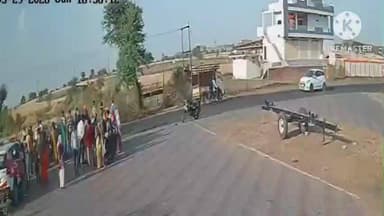 शाढ़ौरा: शाढ़ौरा में पुलिस चेकिंग के दौरान हादसा, बाइक कार से टकराई, दोनों बाइक सवार घायल