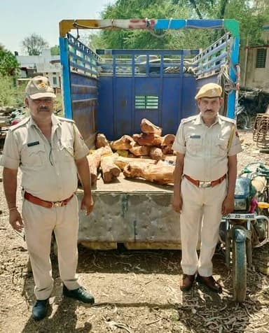 अवैध खेर की लकड़ी जब्त