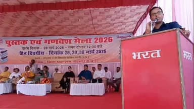 कलेक्टर श्री आशीष तिवारी ने साधुराम उच्चतर माध्यमिक विद्यालय में आयोजित पुस्तक एवं गणवेश मेला छात्रों एवं अभिभावकों को ...