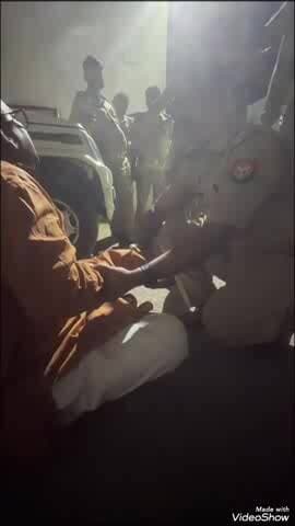 मिर्ज़ापुर: कटरा कोतवाली के अंदर जीडी बिनानी पीजी कॉलेज के पूर्व छात्र अध्यक्ष की पिटाई के विरोध में अमिताभ पंडिय ने किया धरना