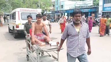 মুর্শিদাবাদ জিয়াগঞ্জ: লালবাগে কাঠ মিলে কাজ করার সময় মেশিনে পা ঢুকে কেটে জখম এক যুবক, চিকিৎসাধীন রয়েছে বহরমপুর।MMC&H-এ