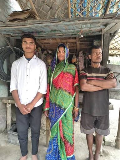 👉क्या आप बधाई नहीं देंगे??
साइकिल पंचर बनाने वाले का बेटा रचा इतिहास! सुपौल जिला के राघोपुर प्रखंड अंतर्गत हुसैनाबा...