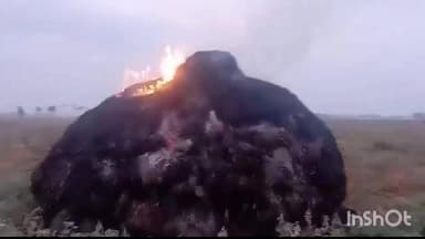 కోడిపర్రు గ్రామంలో వరికుప్పకు నిప్పు పెట్టిన గుర్తు తెలియని వ్యక్తులు,తీవ్ర నష్టం వాటిల్లిందని బాధితుడి ఆవేదన