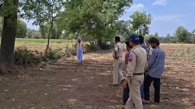 पाटी: पाटी में किसान हत्याकांड के आरोपियों को पुलिस घटना स्थल ले गई, आरोपियों से हत्याकांड का सीन रीक्रिएट कराया