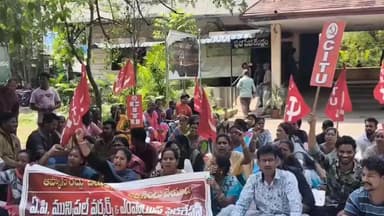 అనకాపల్లి జీవీఎంసీ కార్యాలయం వద్ద పారిశుధ్య కార్మికుల ఆందోళన