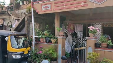 ಮಡಿಕೇರಿ: ಪುಟಾಣಿನಗರದಲ್ಲಿ ಮೊಬೈಲ್ ಪೋನ್ ಅನ್ನು ಕಿಟಕಿ ಮೂಲಕ ಕಳ್ಳತನ ಮಾಡಿದ ಘಟನೆ ನಡೆದಿದೆ