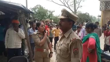 तिलहर: कच्छियानी खेड़ा के पास सबसे ऊंचे टावर पर चढ़ा युवक, प्रेमिका से शादी की मांग, पुलिस क्षेत्राधिकारी ने किया निरीक्षण