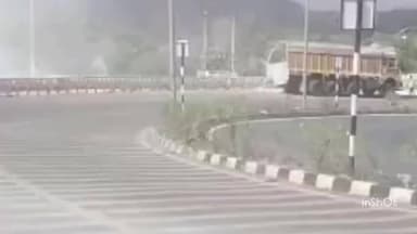 દાંતા: ત્રિશુલિયા ઘાટ ઉપર ટ્રક પલટી મારી જતા અકસ્માત સર્જાયો.