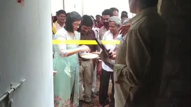 నూజివీడులో ప్రధాన మంత్రి ఆవాస్ యోజన 2.O ఇంత మంజూరైన గృహాన్ని గృహప్రవేశ కార్యక్రమంలో పాల్గొన్న సబ్ కలెక్టర్ వినూత్న