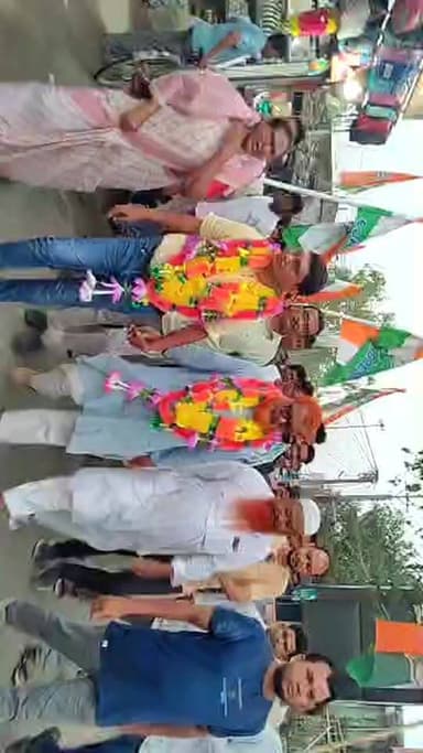 63 রাণীনগর বাজারে জাতীয় কংগ্রেস প্রার্থী জুলফিকার আলীর রোডশো