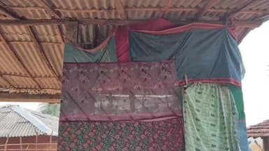 ఏటూరునాగారం: కొండాయికొత్తూరులో చీరల చాటున అంగన్వాడీ కేంద్రం..!