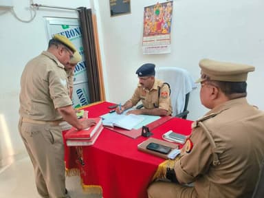 #ASP_Shravasti श्री मुकेश चंद्र उत्तम द्वारा थाना हरदत्तनगर गिरण्ट का वार्षिक निरीक्षण किया गया। शिकायतों के त्वरित व पा...