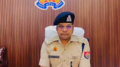#AligarhPolice
थाना इगलास- थाना इगलास के कस्बा क्षेत्रान्तर्गत रोशन पुष्पधाम नाम की एक कॉलौनी जहाँ पर पंकज पचौरी नाम के ...