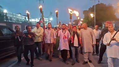 विकासनगर :- डाकपत्थर की सरकारी भूमि को निजी हाथों में देने के विरोध में UKD का मशाल जुलुस
#highlightseveryonefollowers...