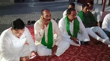 कैराना: भाकियू के राष्ट्रीय प्रवक्ता राकेश टिकैत की ओडिशा में गिरफ्तारी के विरोध में कैराना कोतवाली में धरना