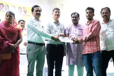 "संकल्प से समाधान अभियान" के तहत नागरिकों को मिला सरकार की योजनाओं का लाभ - प्रभारी मंत्री श्री लोधी
---
"संकल्प से समाध...