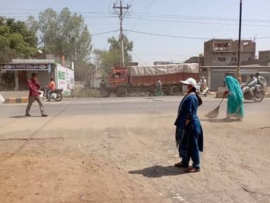 नगर को स्वच्छ एवं सुंदर बनाने में नगरवासी निभाए अपनी भूमिका- सी.एम.ओ.
...
नगर में किए जा रहे स्वच्छता कार्य का सी.एम.ओ...