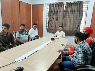 कलेक्टर श्रीमती मिशा सिंह के निर्देशानुसार एसडीएम सैलाना श्री तरूण जैन द्वारा एलपीजी गैस वितरकों की बैठक ली गई। बैठक में...