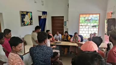 ବାଙ୍ଗିରିପୋଷି: କୁସୁମ ବନ୍ଧ ପଞ୍ଚାୟତରେ ଥିବା ସାପ୍ତାହିକ ହାଟ, ପୋଖରୀ, ଦୋକାନ ଗୃହ ପାଇଁ ନିଲାମ ପ୍ରକ୍ରିୟା ବେଳେ ଉତ୍ତେଜନ ପ୍ରକାଶ