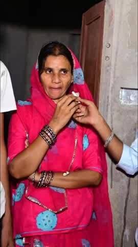 yeh mahilaJaipur Ayesha colony se lapata Hai isko 13 din ho gaye hain Kisi Ko dikhe to is number per samprk 9509124190..