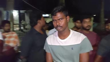 ଦଣ୍ଡପଦର ଠାରେ ଦମକଳ ବାହିନୀ ର ଭୁଲ୍ ଯୋଗୁଁ, କାର୍ ସହ ମୁହାଁ ମୁହିଁ, ଅଳ୍ପକେ ବର୍ତିଲେ କାର୍ ଚାଳକ