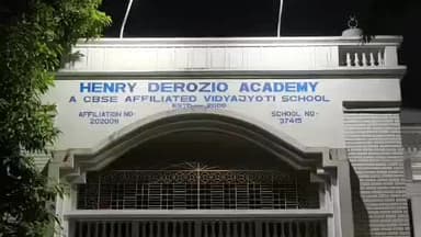 মোহনপুর: হেনরি ডিরোজিও একাডেমিতে বিদ্যালয়ের ভেতর আটকে গেল ছাত্রী