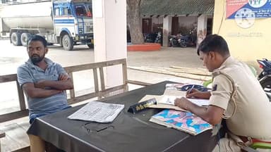 करगहर: समाजसेवी दीपक रंजन वर्मा से पिछले वर्ष कुशही रोड में हुई सोने की चेन छिनैती मामले में पुलिस ने किया उद्वेदन