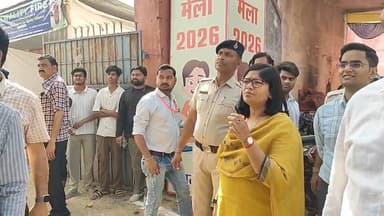 अग्नि सुरक्षा मेले में छोटी आग पर काबू पाने के लिए फायर बॉल के जरिए आग को बुझाने का तरीका सिखाया गया।
#gwalior
#FireSafe...