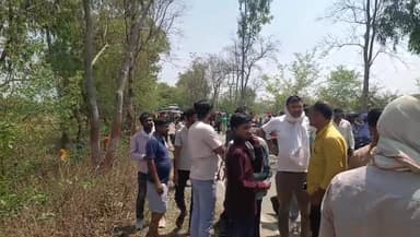 औरंगाबाद में बस और हाइवा की जोरदार टक्कर, दो दर्जन से अधिक लोग घायल
औरंगाबाद के कुटुंबा थाना क्षेत्र के सुही मोड़ समीप...