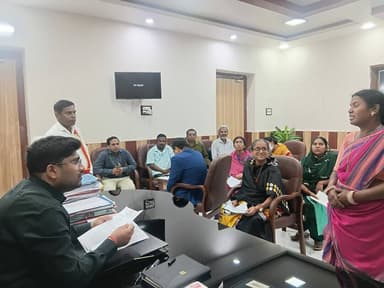 आमजन की समस्याओं से सीधे पदाधिकारियों को रूबरू कराने के उद्देश्य से प्रारंभ किए गए जन समाधान सह जन सुनवाई कार्यक्रम के त...