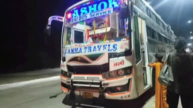 NH-52 पर बस में पीछे से घुसा ट्रक, दो लोग घायल, 112 से पहुंचाया जिला अस्पताल