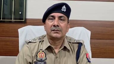 #BijnorPolice
थाना नगीना क्षेत्रान्तर्गत संदिग्ध परिस्थितियों में युवक का शव मिलने पर स्थानीय पुलिस द्वारा की जा रही कार...