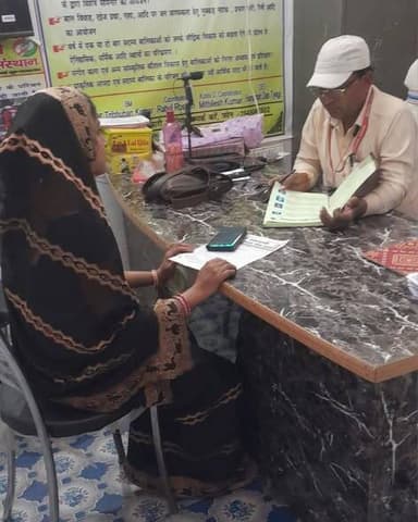 MRGVS संस्थान कार्यालय गम्हरिया सहरसा में संस्थान की कार्य को लेकर संस्थान कार्यालय में मौजूद महिला को बिस्तार रुप से सम...