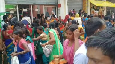 नालंदा में माता शीतला मंदिर में भगदड़, 8 की मौत
नालंदा के मघड़ा स्थित शीतला माता मंदिर में पूजा के दौरान भगदड़ मच गई, ज...