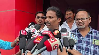 ନବରଙ୍ଗପୁର ପୋଲିସ ଷ୍ଟେସନ: ନନ୍ଦାହାଣ୍ଡି ବ୍ଲକ ରେ ଉନ୍ନୟନ ମୂଳକ କାର୍ଯ୍ୟରେ ଦୁର୍ନୀତି ହେଇଛି ଏଇ ଅଭିଯୋଗ କରି ସହର ରେ ମତ ଦେଲେ ଯୁବ ବିଜେଡି ନେତା କୁନା ପାଢ଼ୀ