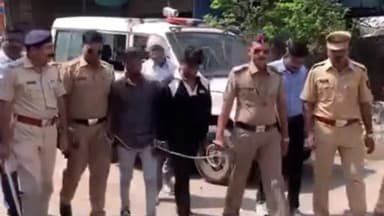 इंदिरानगर परिसरात आता तलवारी घेऊन दहशत निर्माण करणाऱ्या आरोपींची जवाहरनगर पोलिसांनी काढली धिंड