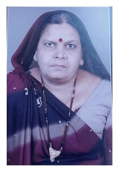 रतलाम शहर के कस्तूरबा नगर निवासी राजेन्द्र सिंह चूंडावत की धर्मपत्नी श्रीमती निशा चूंडावत के असामयिक निधन के पश्चात राजे...