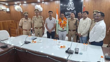 #CO भिनगा श्री सतीश कुमार शर्मा व #CO इकौना श्री भरत पासवान द्वारा सेवानिवृत्त उ0नि0 ना0पु0 श्री रमाशंकर प्रसाद को स्मृ...