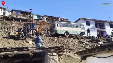 चलौली में बड़ा हादसा टला: संकरी सड़क और लापरवाह सिस्टम ने बढ़ाया खतरा 🚨💥😱
#PangiValley #ChambaNews #RoadSafety #HRTC #Hi...