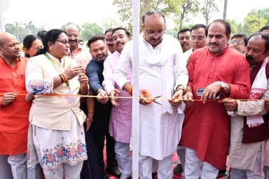 भगवान बुद्ध की महापरिनिर्वाण स्थली कुशीनगर में तीन दिवसीय अंतरराष्ट्रीय बौद्ध कांक्लेव का भव्य शुभारंभ!
मुख्य अतिथि मान...